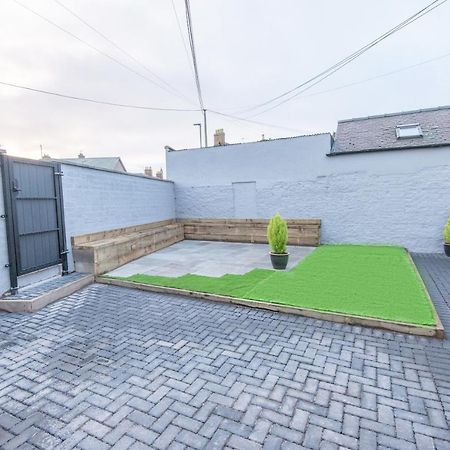 Bright, Fresh, Renovated 3 Bedroom Apartment In The Heart Of Montrose أنغوس المظهر الخارجي الصورة