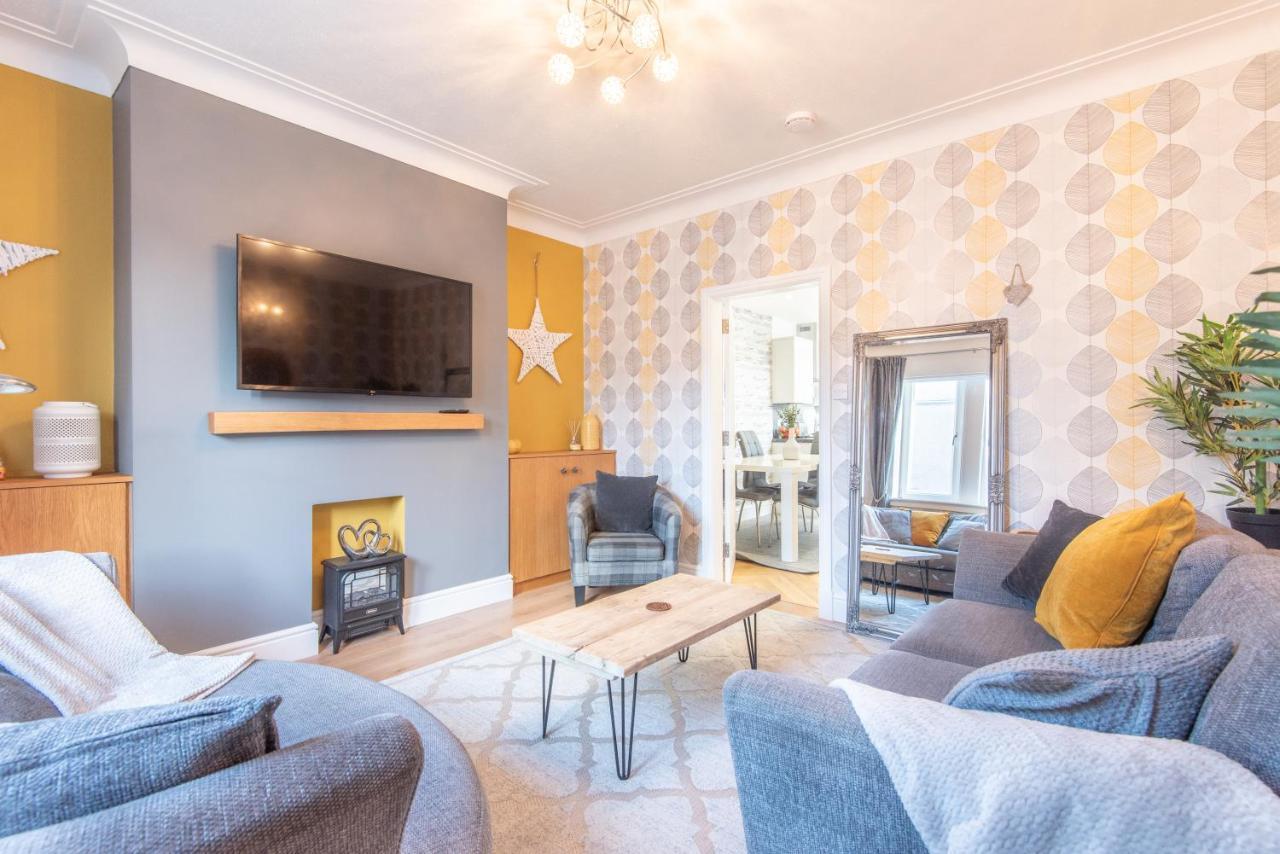 Bright, Fresh, Renovated 3 Bedroom Apartment In The Heart Of Montrose أنغوس المظهر الخارجي الصورة