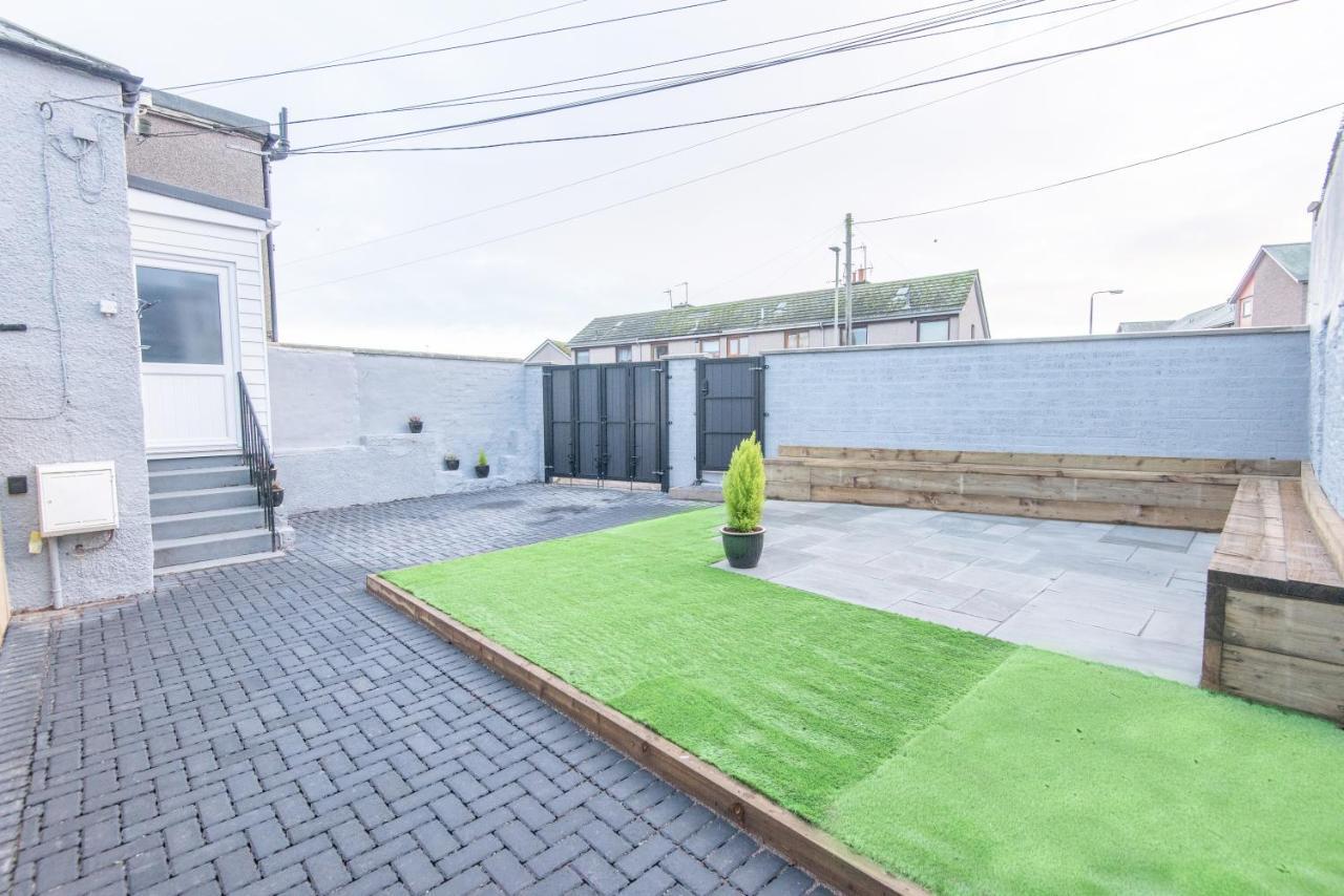 Bright, Fresh, Renovated 3 Bedroom Apartment In The Heart Of Montrose أنغوس المظهر الخارجي الصورة