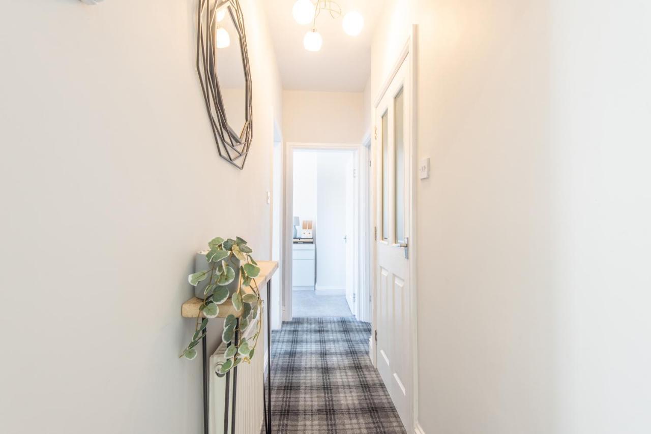 Bright, Fresh, Renovated 3 Bedroom Apartment In The Heart Of Montrose أنغوس المظهر الخارجي الصورة